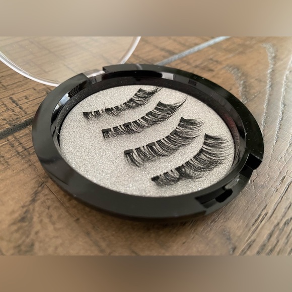 Magnetic Lashes | One Size - Picture 4 of 8
